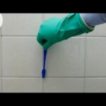 Guía para limpiar las juntas negras de los azulejos del baño
